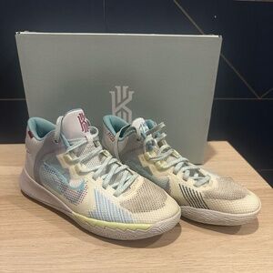Nike Kyrie Flytrap V Sweet Beet/Grey Fog Basketball Shoes - Size 5 Y (6.5 W)